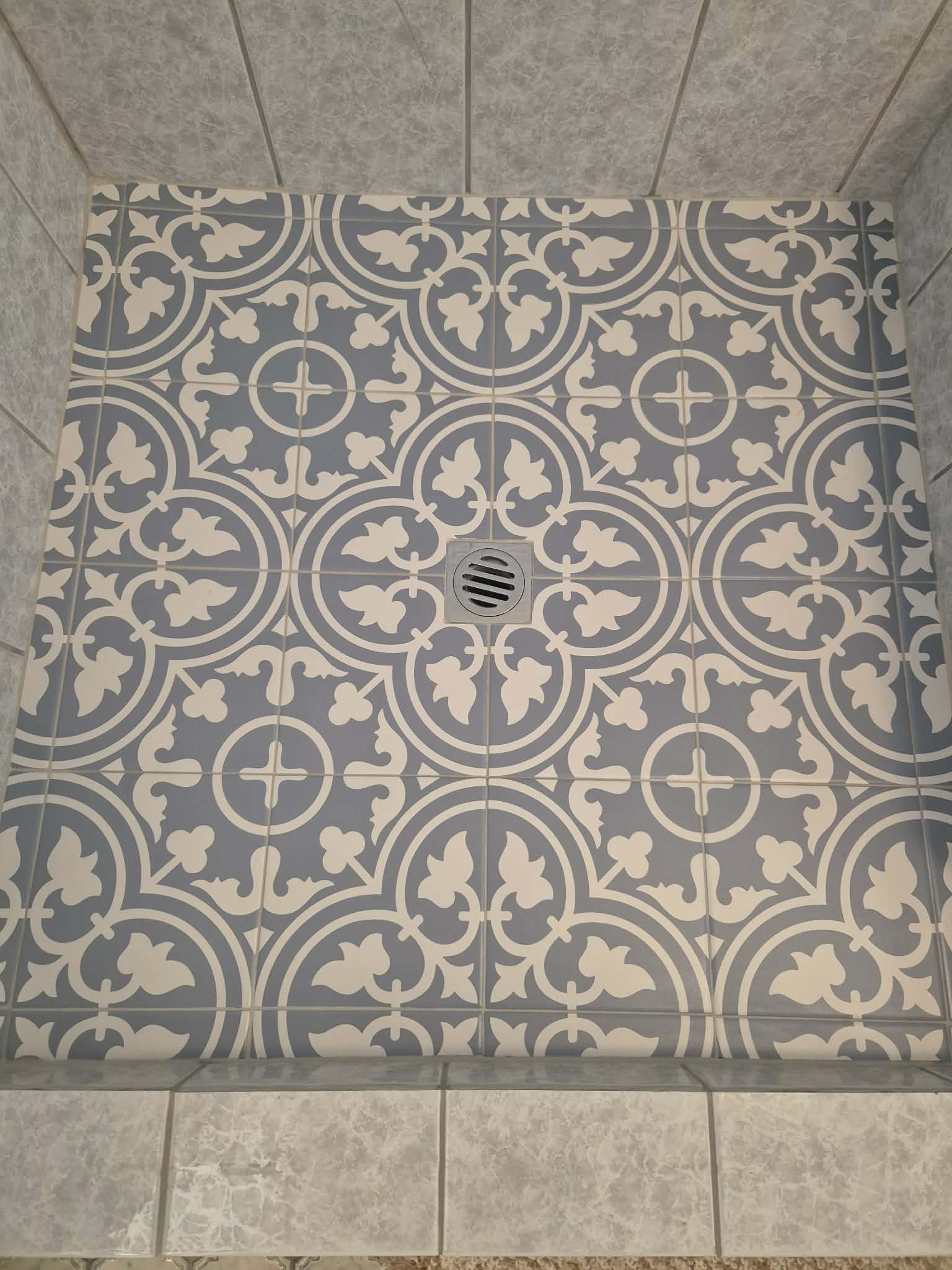 Neatly repaired patterned tiling